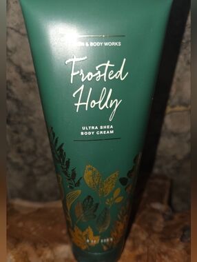 Bath & Body Works Frosted Holly Ultra Shea Body Cream